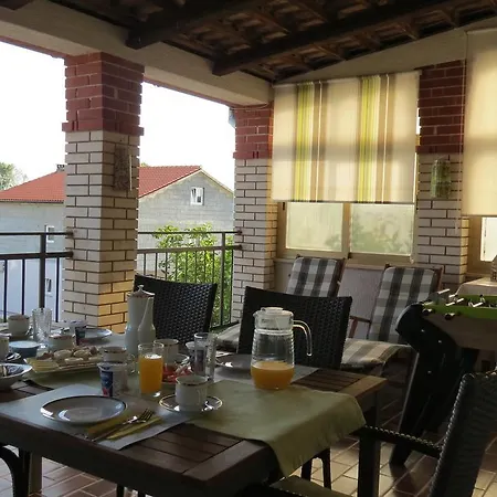 Ane Apartment *
